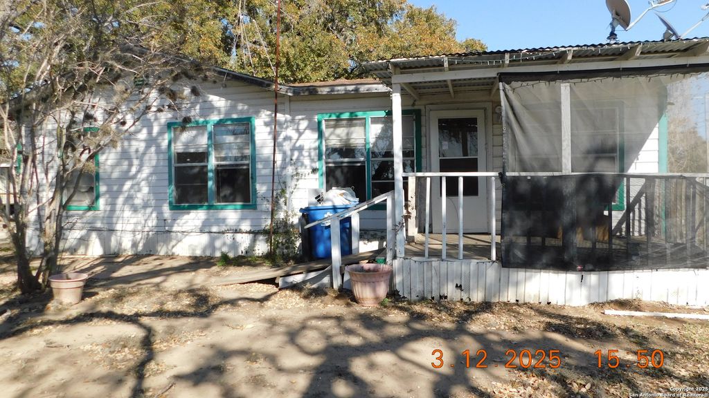 Photo of 210 Colwell, Pleasanton, TX 78064 (MLS # 1871764)