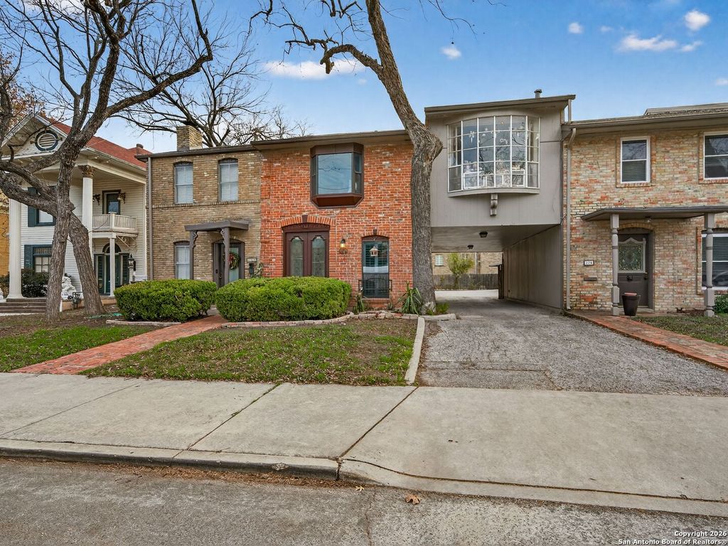 Photo of 222 W Craig Place D #D, San Antonio, TX 78212 (MLS # 1933650)