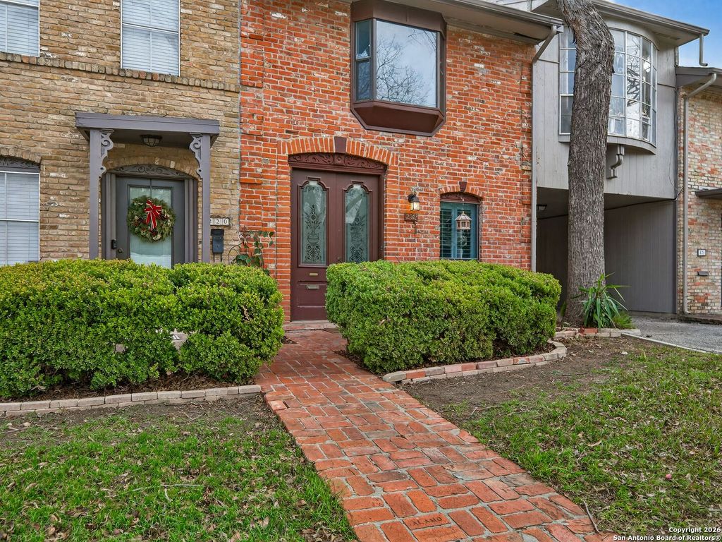 Photo of 222 W Craig Place D #D, San Antonio, TX 78212 (MLS # 1933650)
