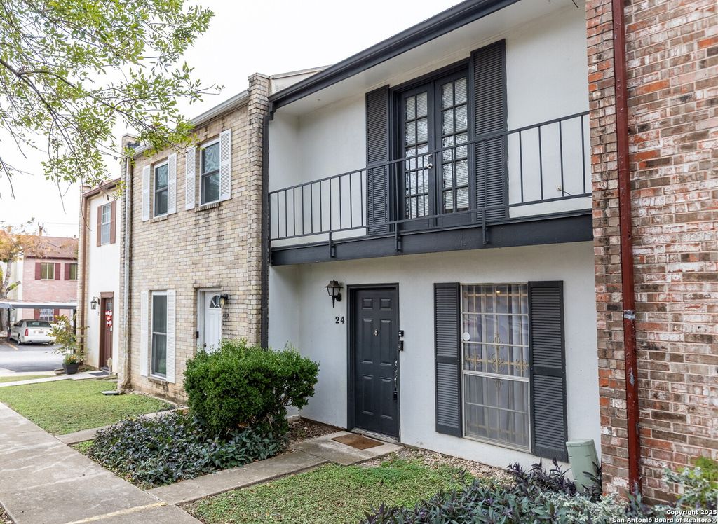 Photo of 6427 Wurzbach APT 24 #APT 24, San Antonio, TX 78240 (MLS # 1926073)