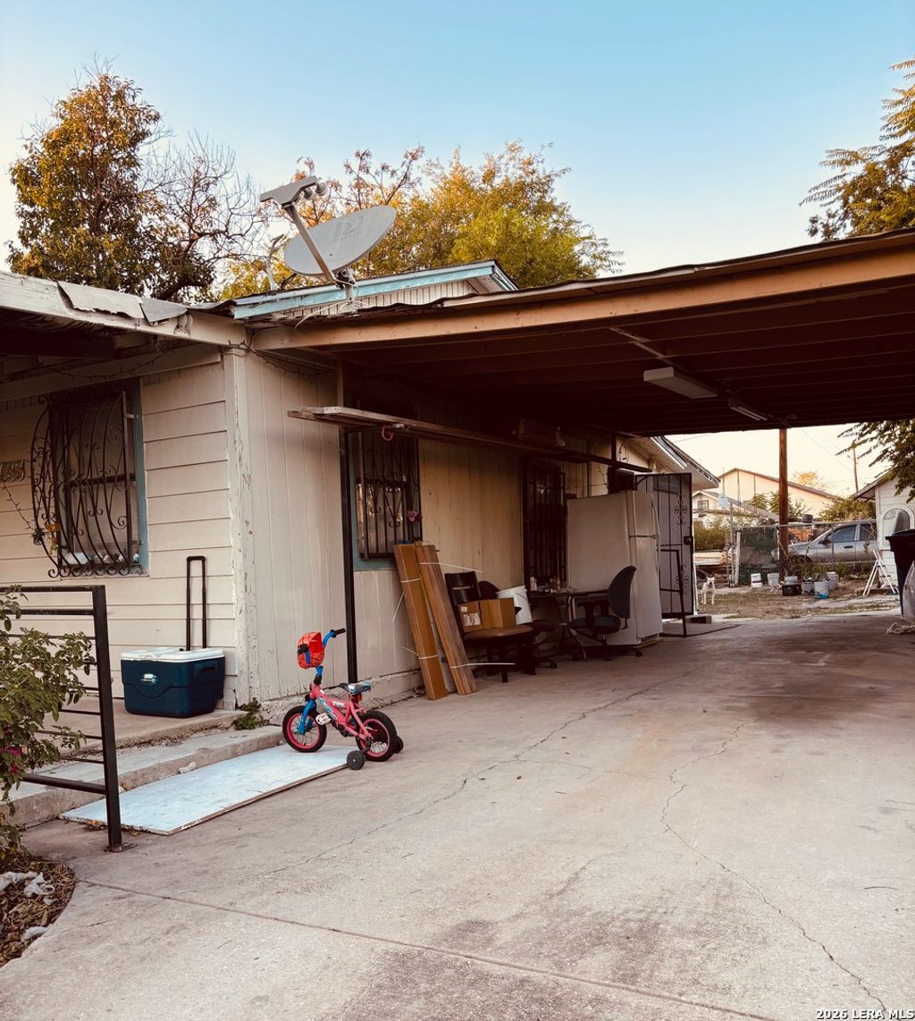 Photo of 2033 W Laurel, San Antonio, TX 78201 (MLS # 1936069)