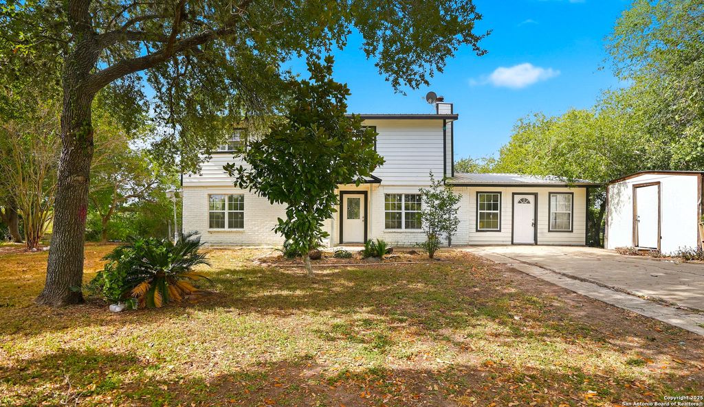 Photo of 807 NE Frontage RD., Beeville, TX 78102 (MLS # 1918367)