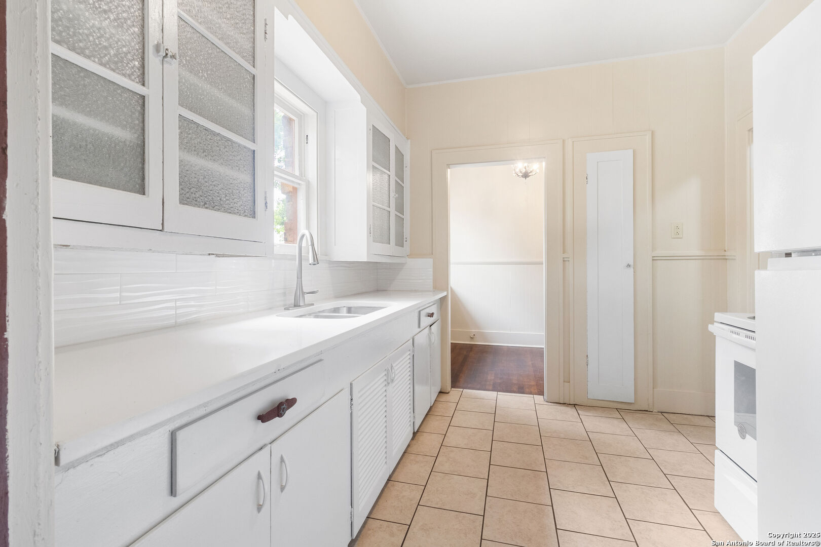 1618 W KINGS HWY 1618