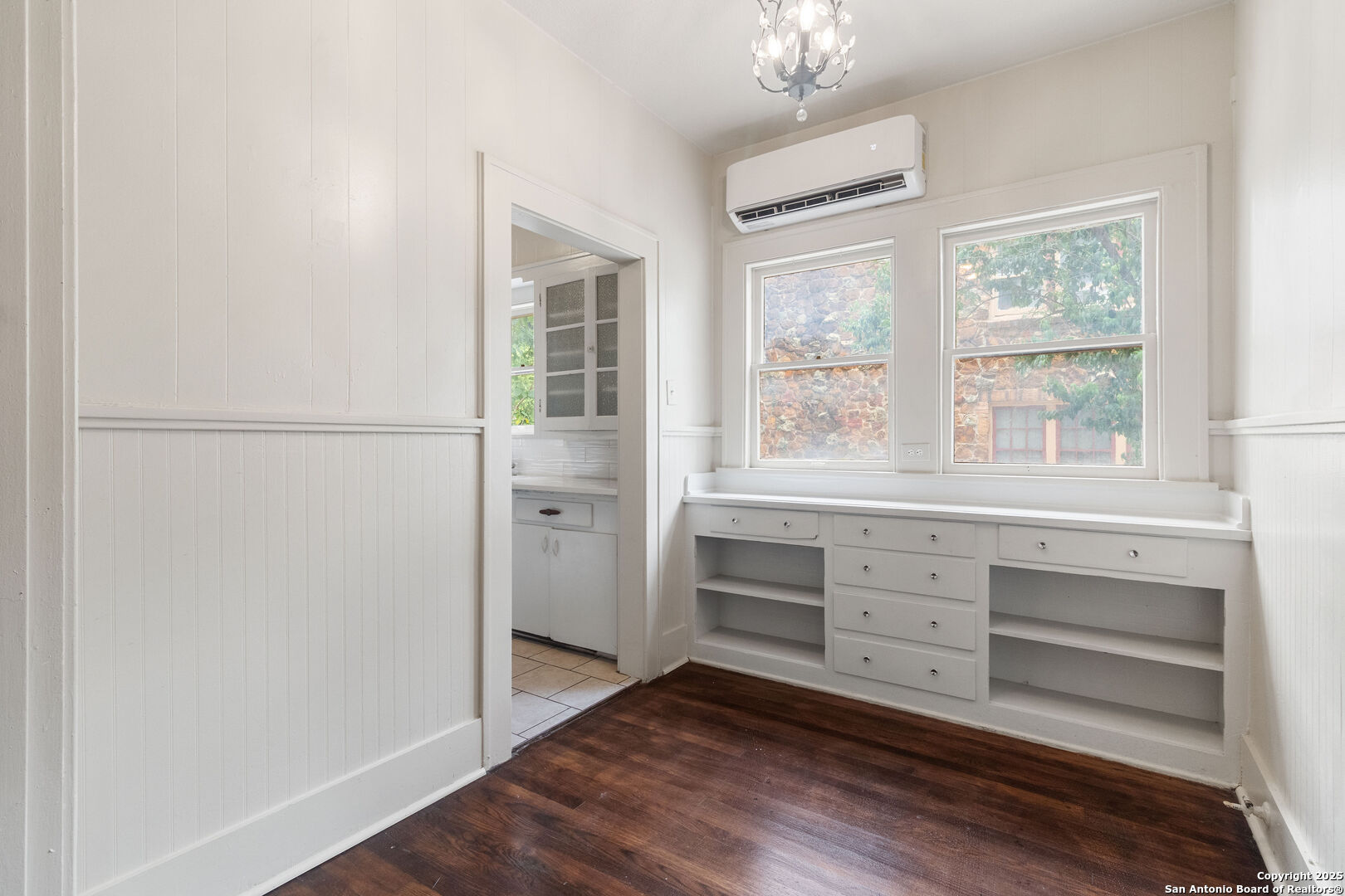 1618 W KINGS HWY 1618