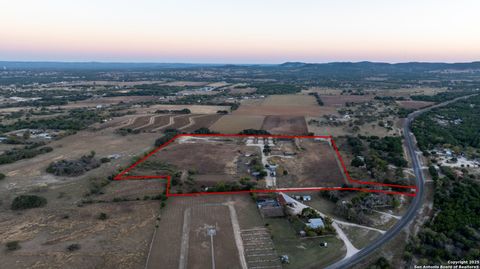 21.4 +/- AC FM 1077 Bandera TX 78003