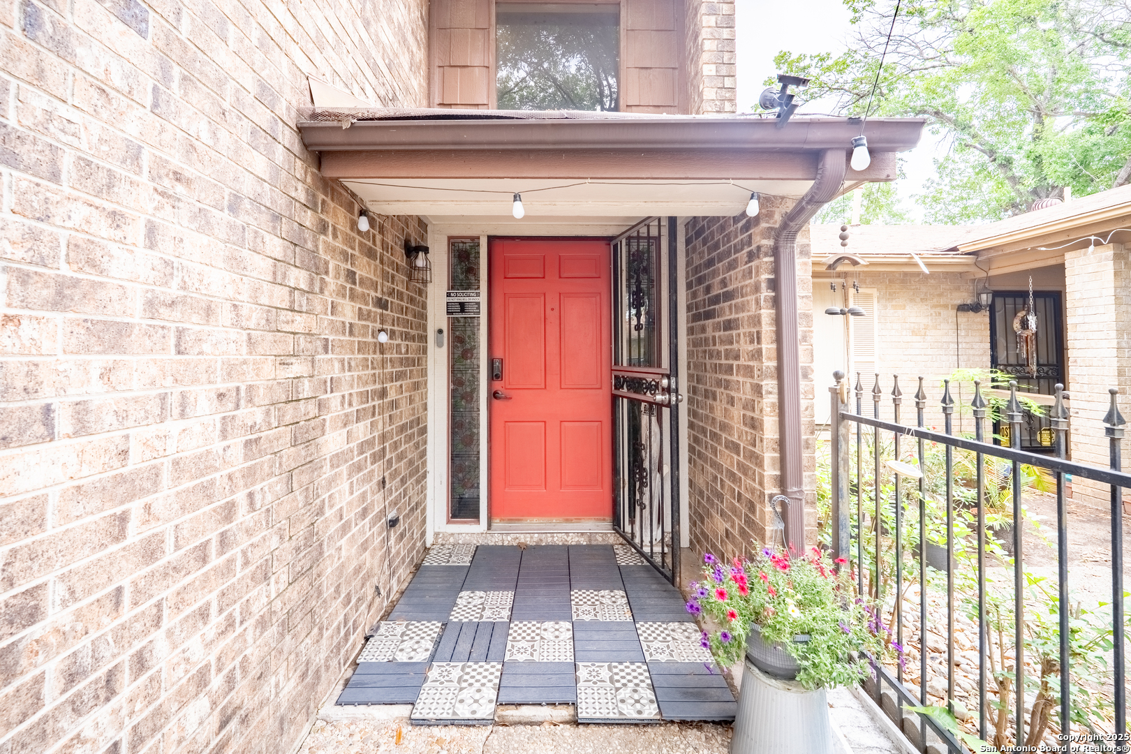 Search 6405 Honey Hill