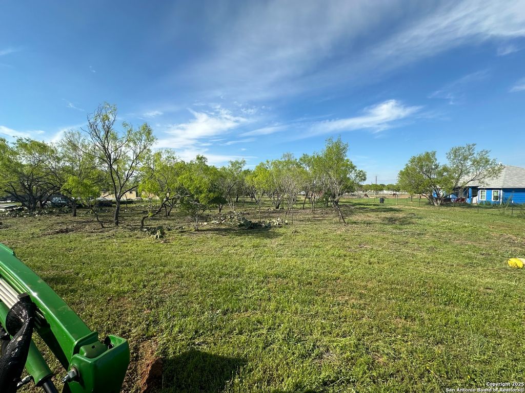 Photo of 148 County Road 2667, Devine, TX 78016 (MLS # 1853856)