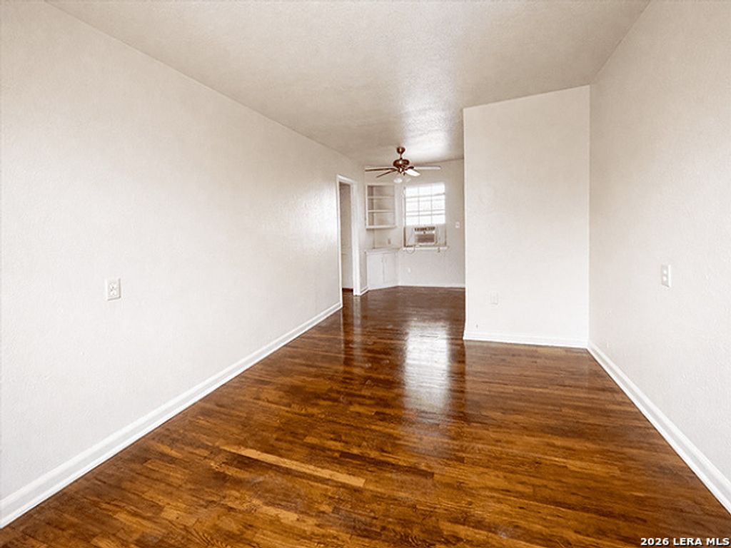 Photo of 1511 W Woodlawn Ave 4 #4, San Antonio, TX 78201 (MLS # 1956429)