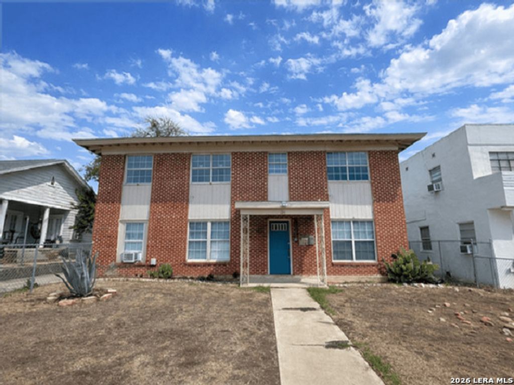 Photo of 1511 W Woodlawn Ave 4 #4, San Antonio, TX 78201 (MLS # 1956429)