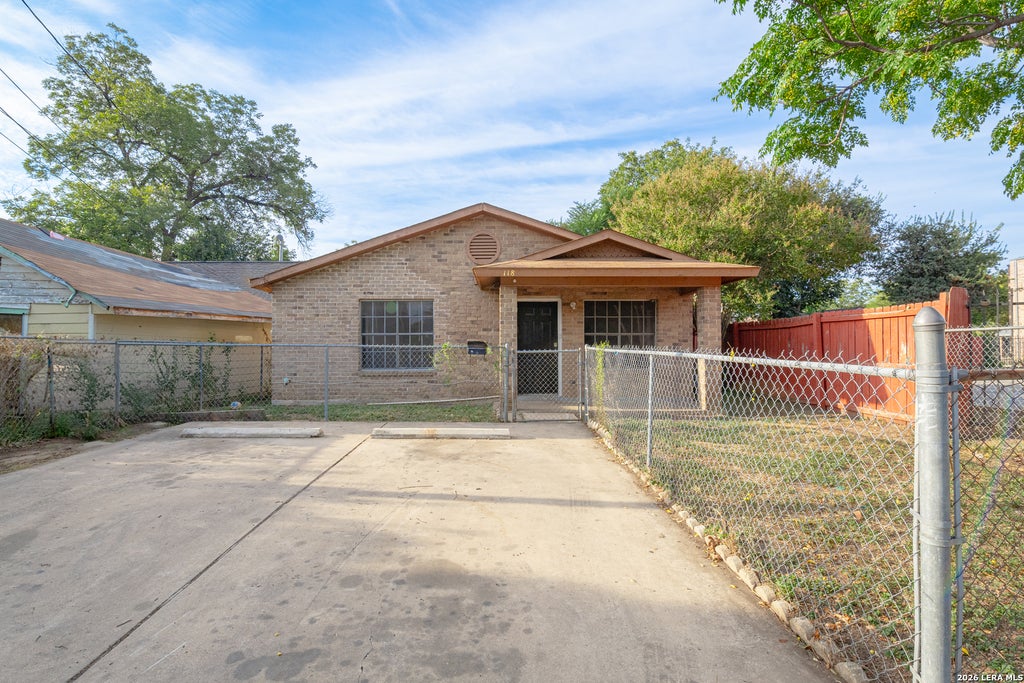 Photo of 118 CALLES ST, San Antonio, TX 78207 (MLS # 2019604)