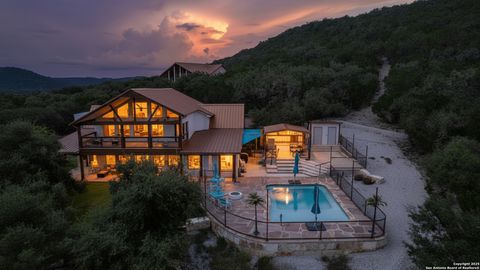 319 Bent River ConCan TX 78838