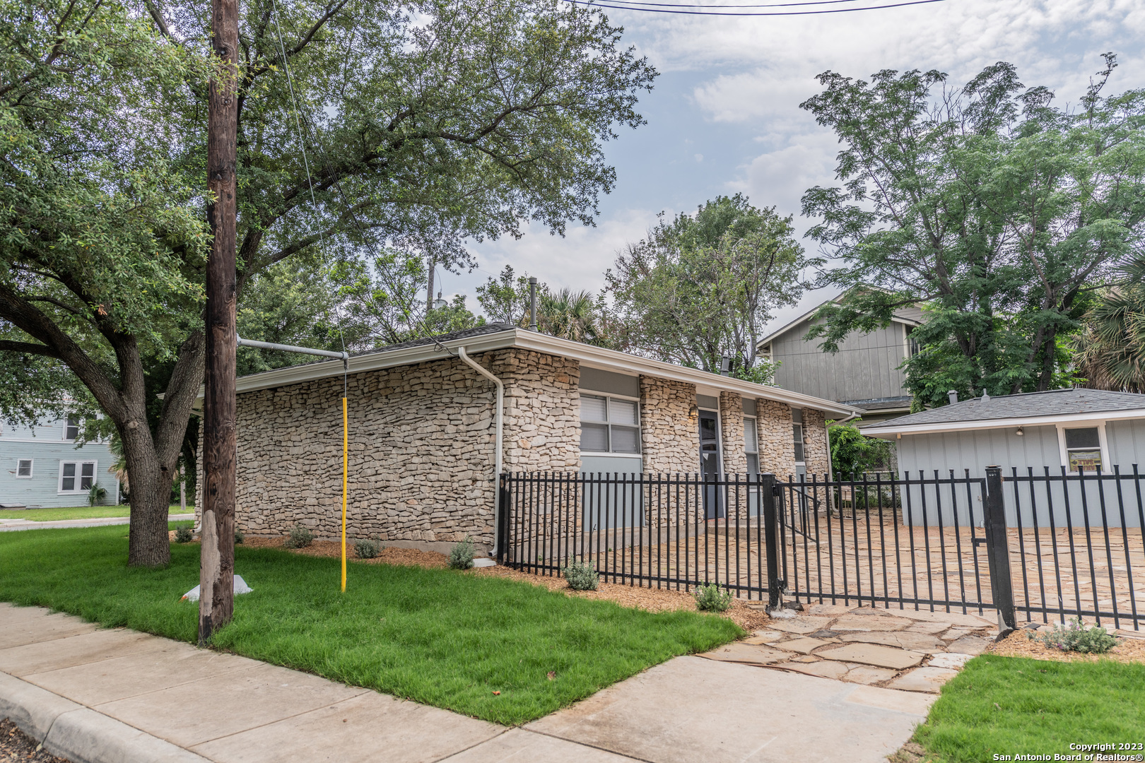 423 E DEWEY PL 4