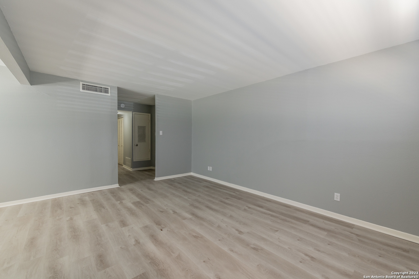 423 E DEWEY PL 4