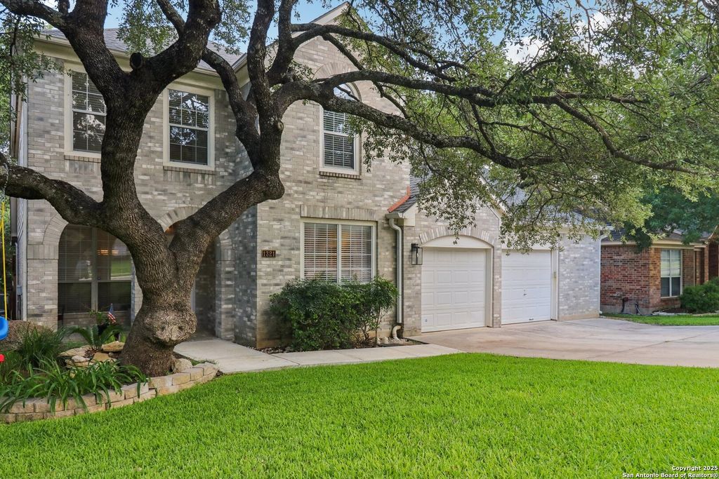 Photo of 1321 Barton Creek, San Antonio, TX 78258 (MLS # 1884128)