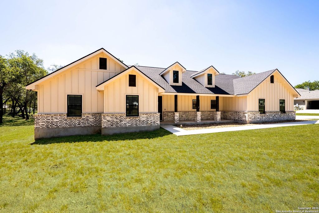 Photo of 281 Cibolo, La Vernia, TX 78121 (MLS # 1915302)