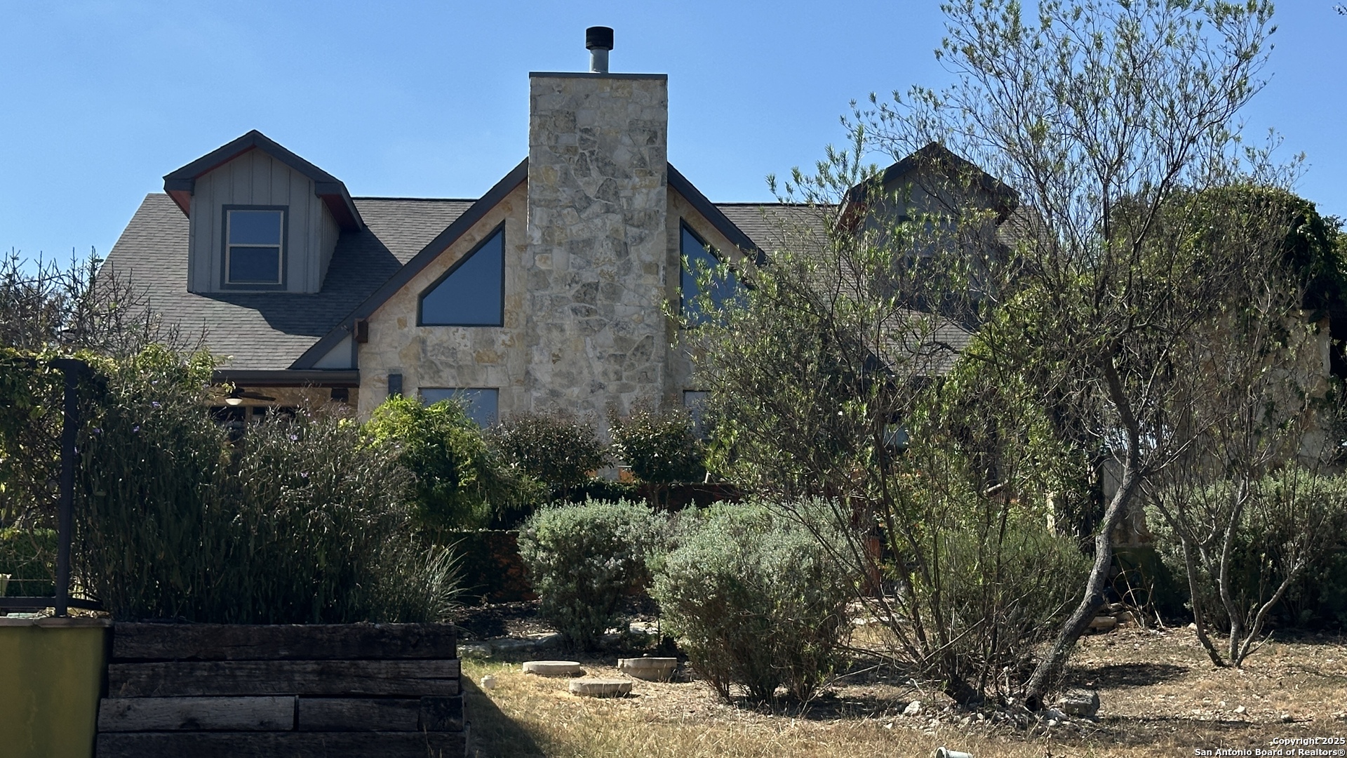 102 River Ridge