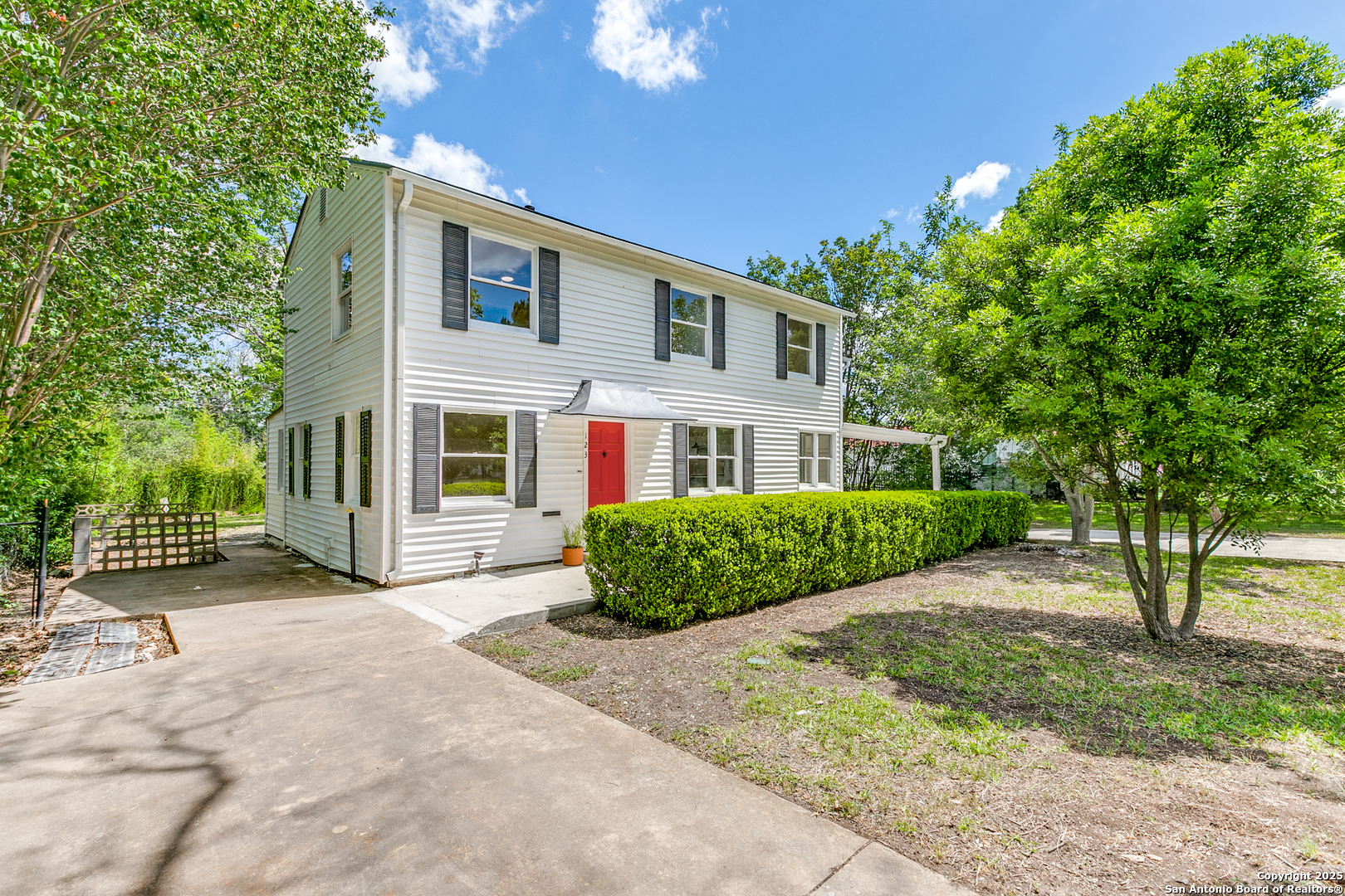 123 W Mandalay