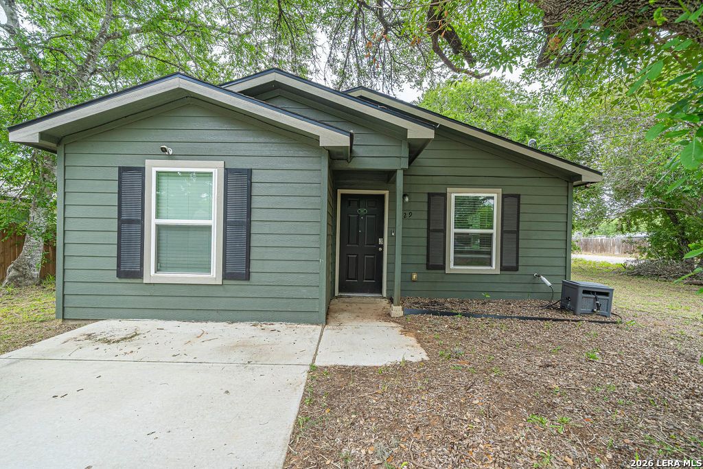 Photo of 229 VIRGINIA ST, Pleasanton, TX 78064 (MLS # 1973425)