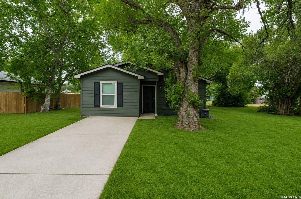 Photo of 229 VIRGINIA ST, Pleasanton, TX 78064 (MLS # 1973425)