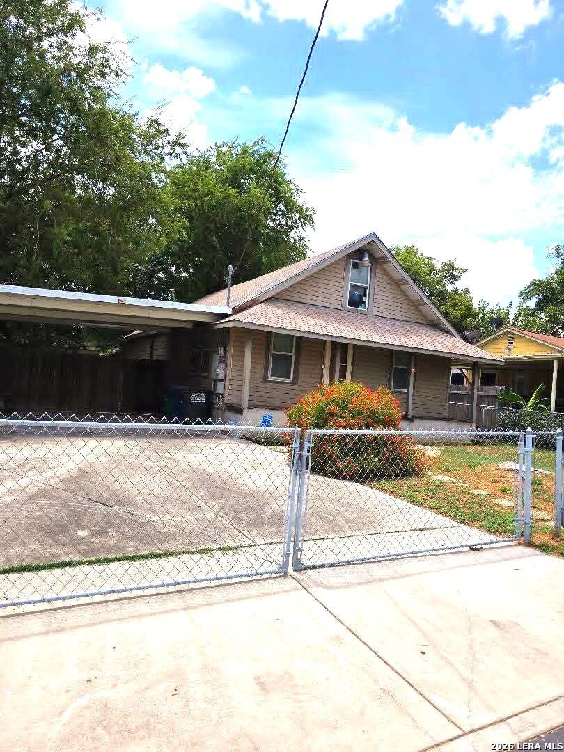 Photo of 2010 W Hermosa Dr, San Antonio, TX 78201 (MLS # 2008727)