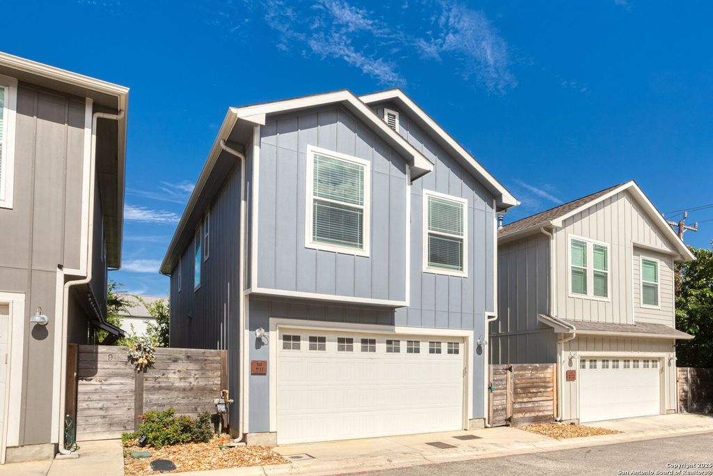 Photo of 1511 E Sandalwood ln, #11, San Antonio, TX 78209 (MLS # 1887747)