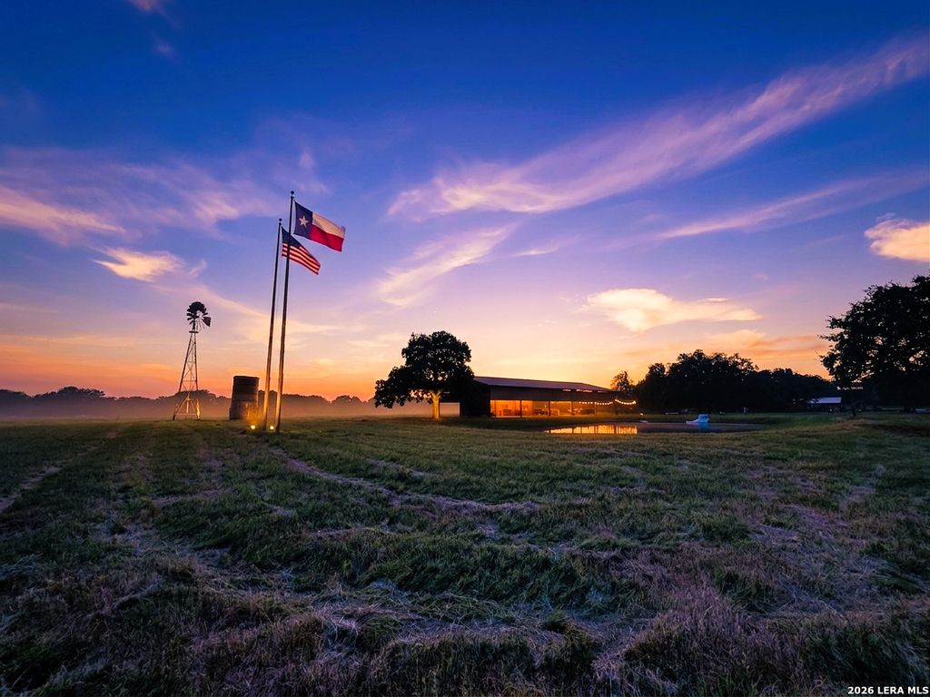 Photo of 799 County Road 6612, Devine, TX 78016 (MLS # 1958403)
