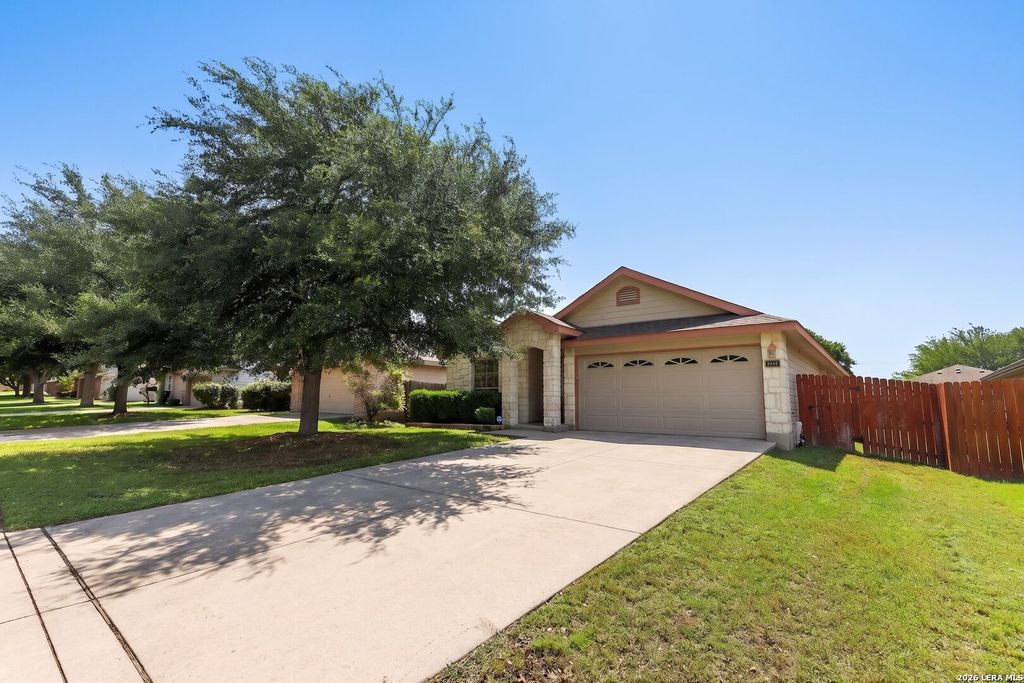 Photo of 8948 SCARLET CRK, Universal City, TX 78148 (MLS # 1991408)