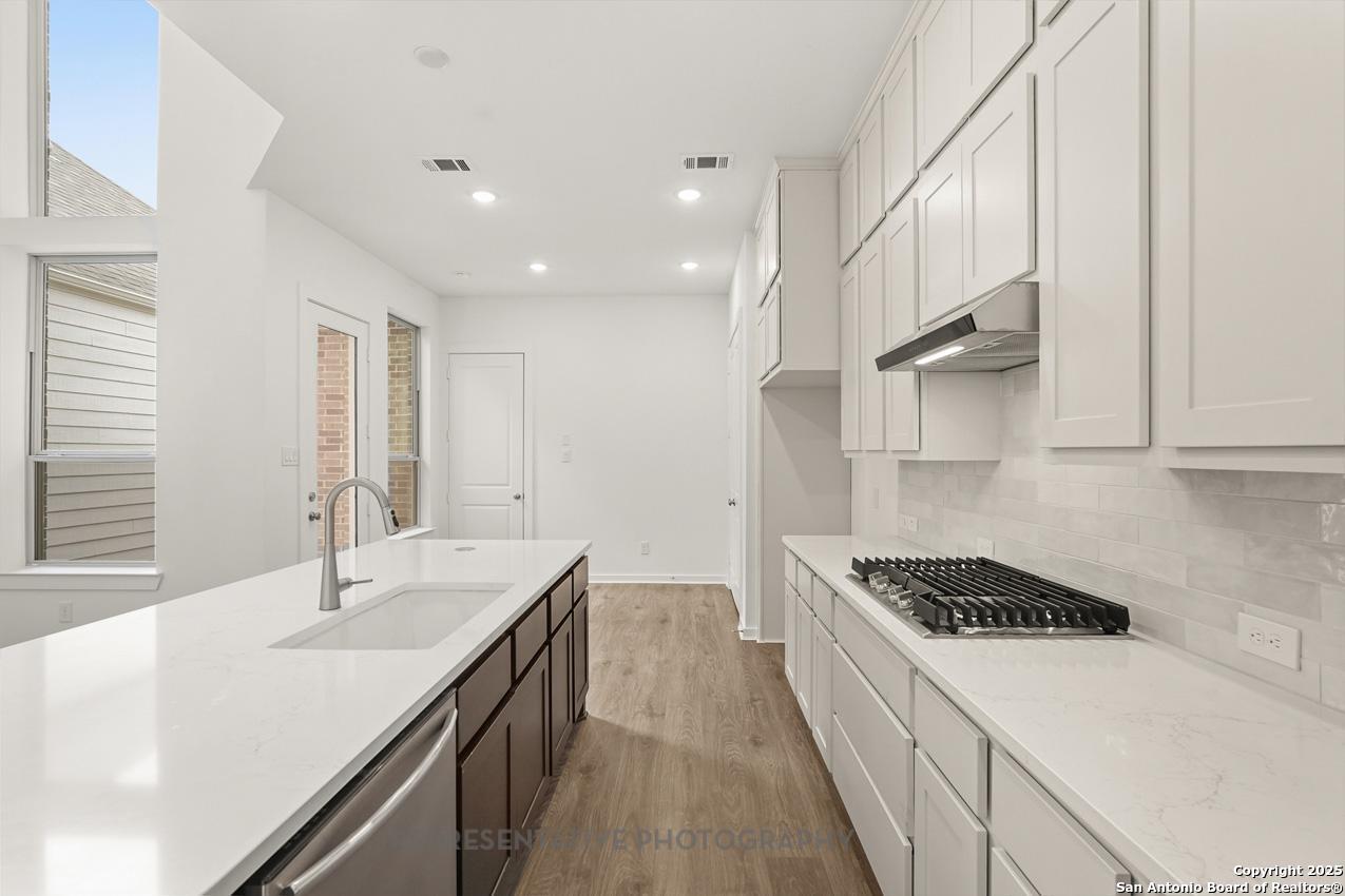 Search 12326 Barrymore