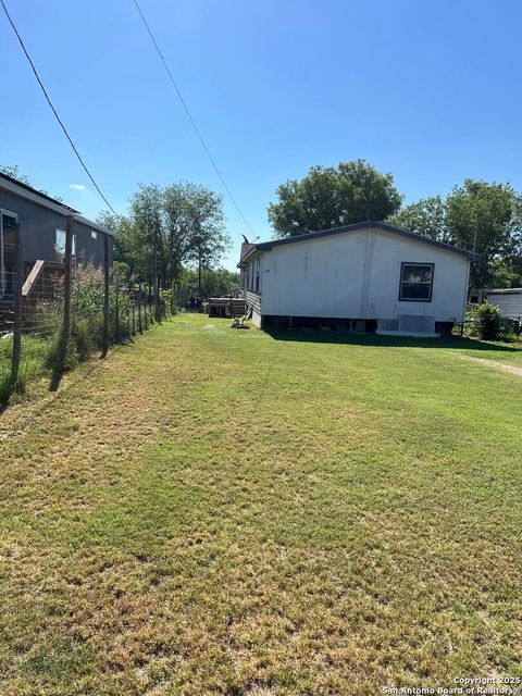 754 Kayroe Adkins TX 78101
