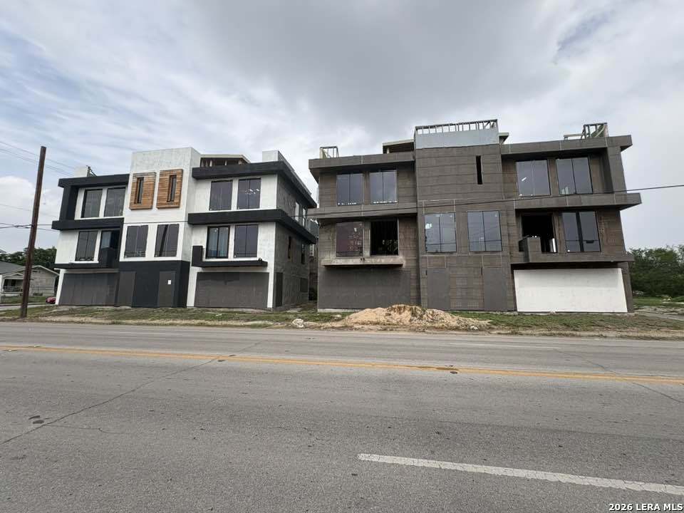Photo 1 of 4 — 412 S HACKBERRY ST, San Antonio, TX 78203