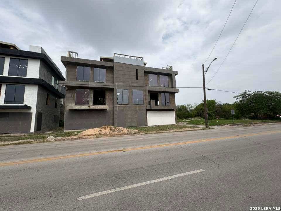 Photo of 412 S HACKBERRY ST, San Antonio, TX 78203 (MLS # 1964924)