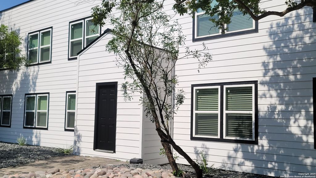 Photo of 503 W Kings Hwy 203 #203, San Antonio, TX 78212 (MLS # 1925714)