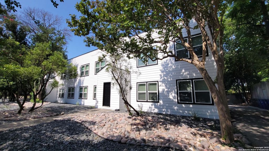 Photo of 503 W Kings Hwy 203 #203, San Antonio, TX 78212 (MLS # 1925714)