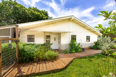 Property photo of 1426 Westside Circle, Canyon Lake, TX 78133