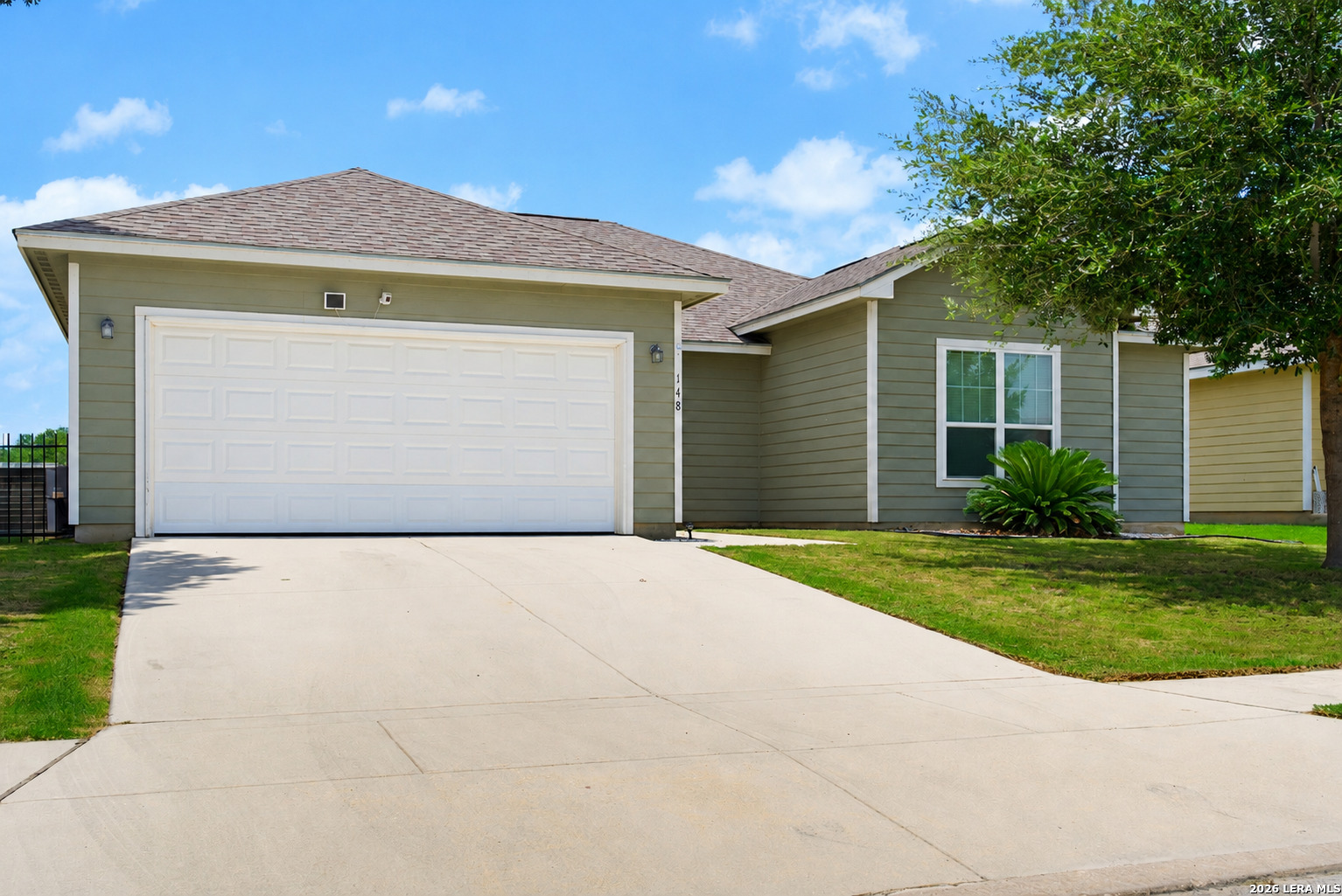 Photo 1 of 29 — 148 Lark Hill, Floresville, TX 78114