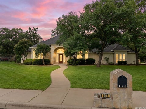 Property photo of 107 Kitty Kat Ln, Boerne, TX 78006