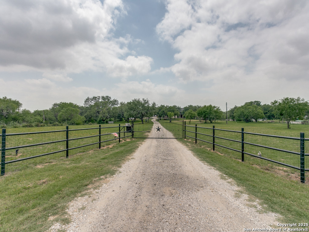 6840 S Loop 1604