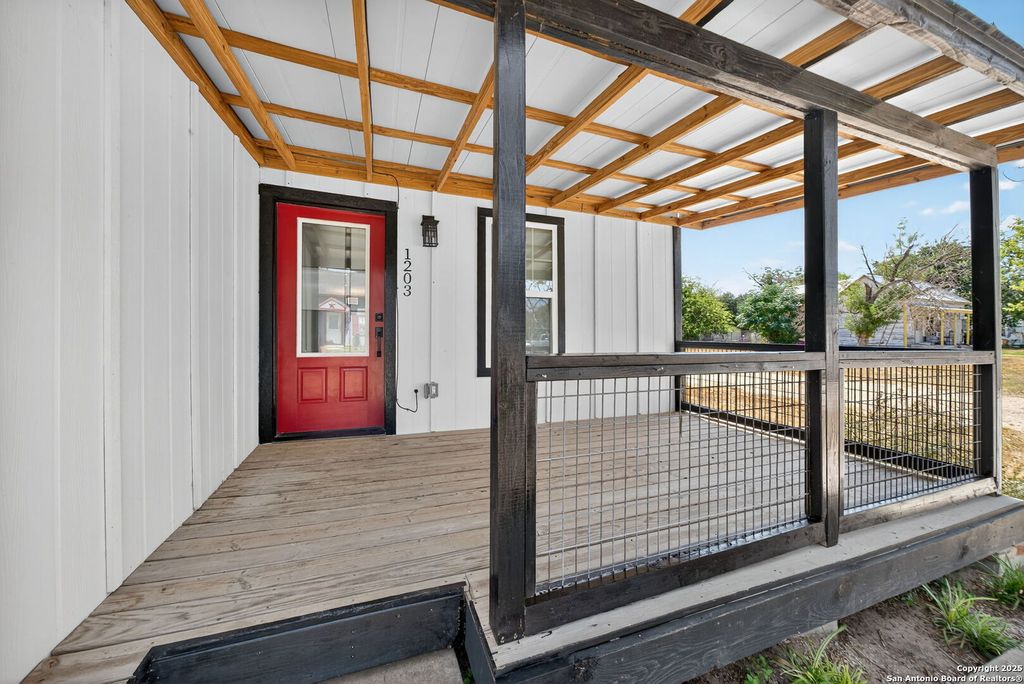 Photo of 1203 avenue j, Hondo, TX 78861 (MLS # 1922966)