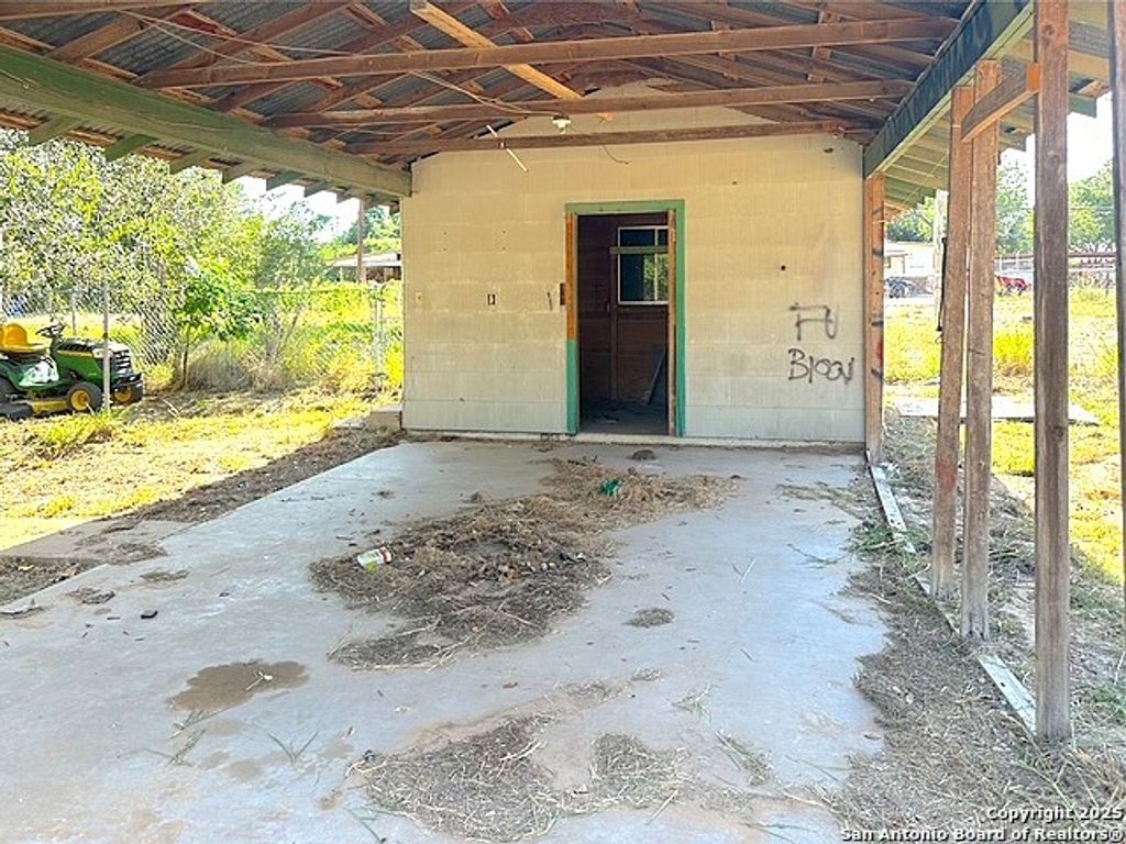 Photo of 1207 &amp; 1209 Florida, Pleasanton, TX 78064 (MLS # 1887285)