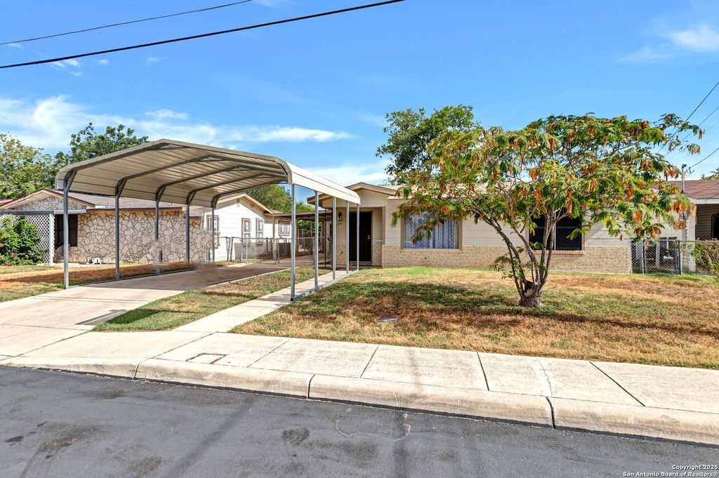 Photo of 411 W HART AVE, San Antonio, TX 78214 (MLS # 1794550)