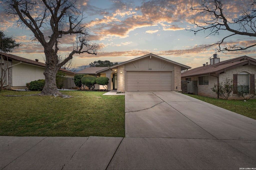 Photo of 122 Bolerio Dr, Universal City, TX 78148 (MLS # 1939138)