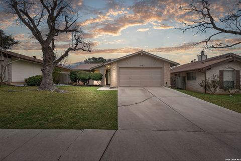 122 Bolerio Dr Universal City TX 78148