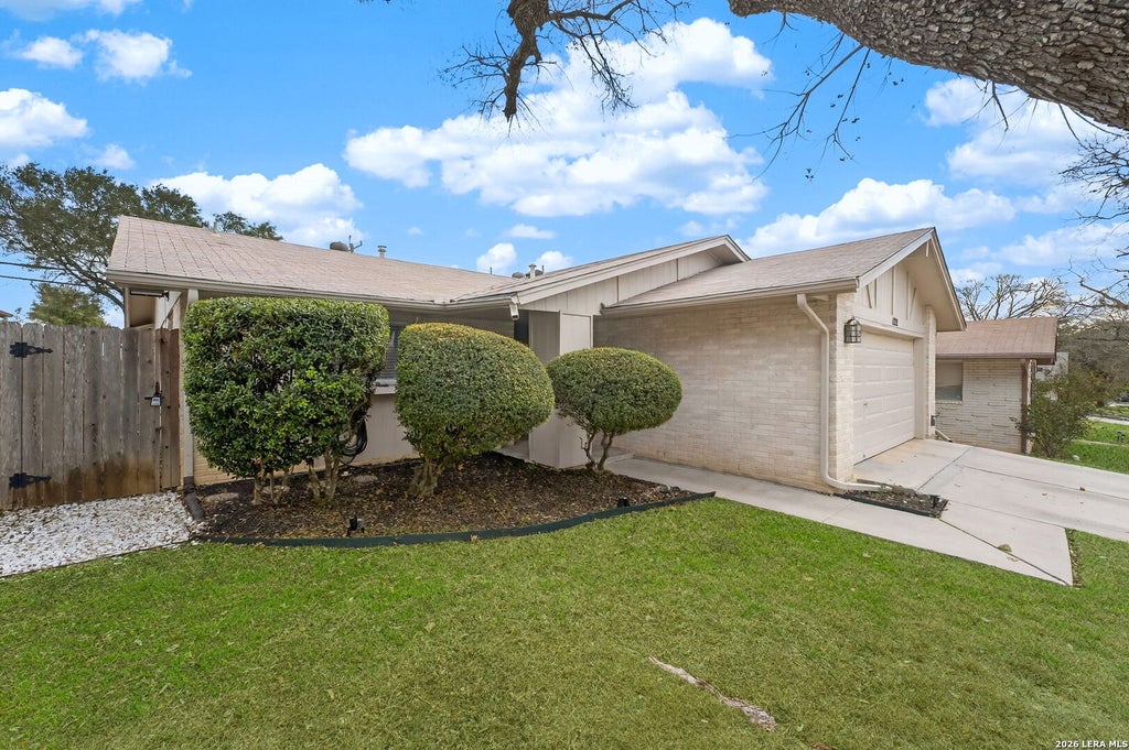 Photo of 122 Bolerio Dr, Universal City, TX 78148 (MLS # 1939138)