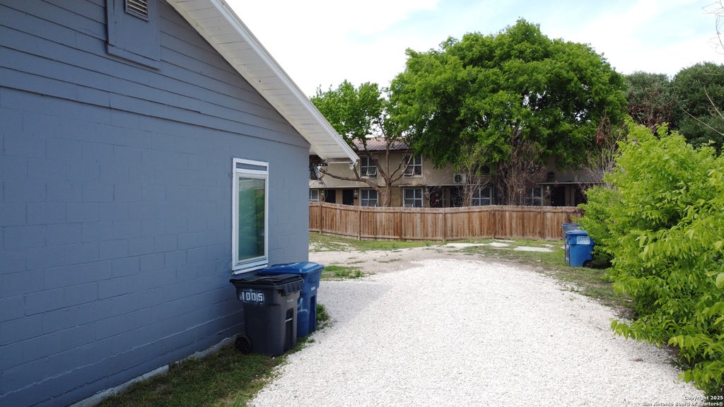 Photo of 1007 EL PASO ST, San Antonio, TX 78207 (MLS # 1962027)