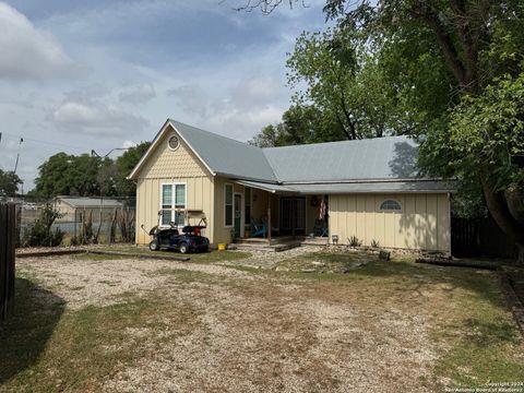 A home in Bandera