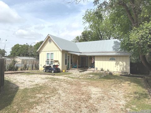 A home in Bandera