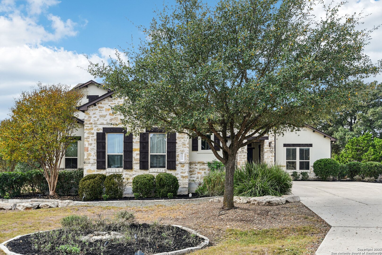 30925 Honeycomb Rock
