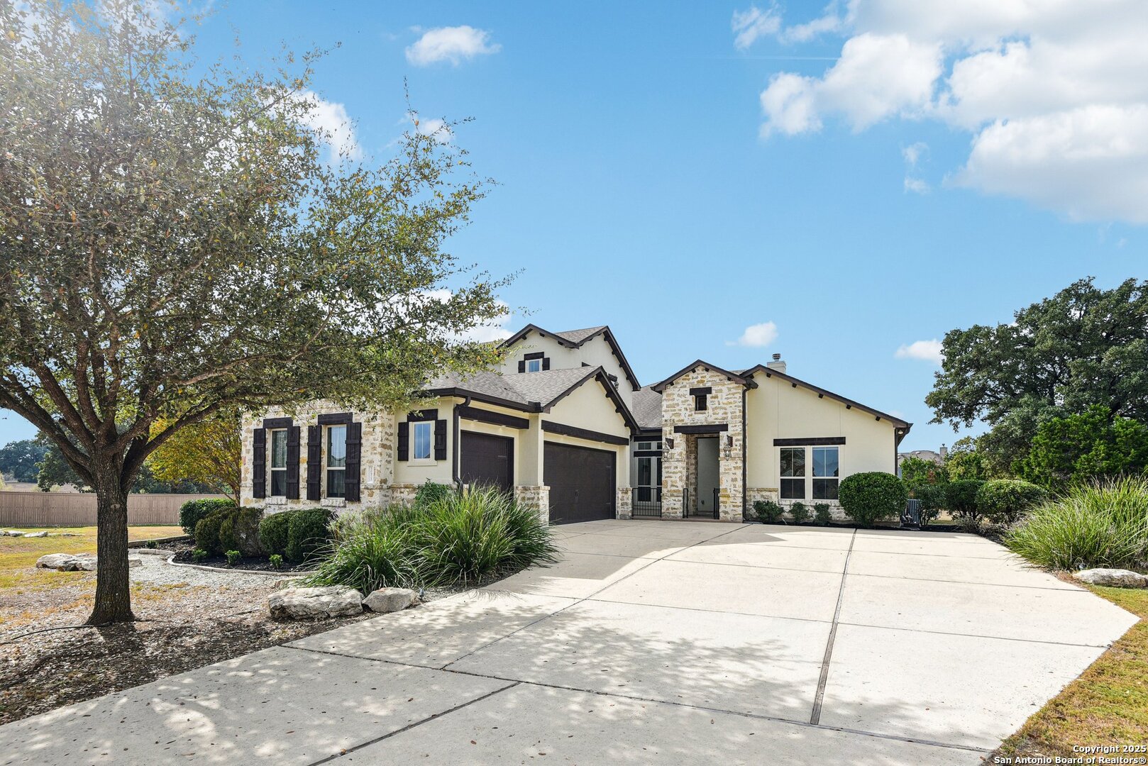 30925 Honeycomb Rock