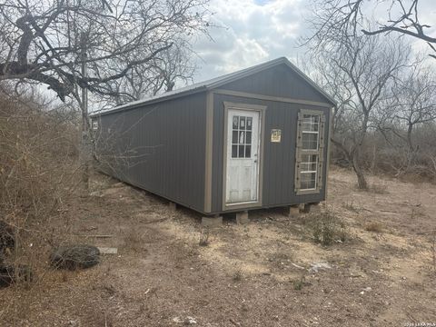 711 N Davidson Karnes City TX 78118