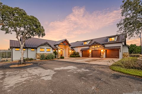 Photo of 114 Hunters View, Boerne, TX 78006 (MLS # 1925694)